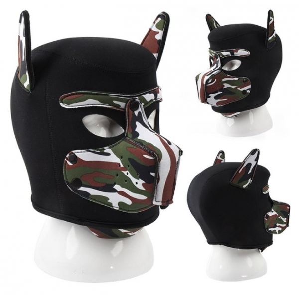 Cucciolo di cane in neoprene con maschera nera mimetica